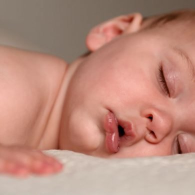 Como ensinar seu bebê a dormir à noite toda